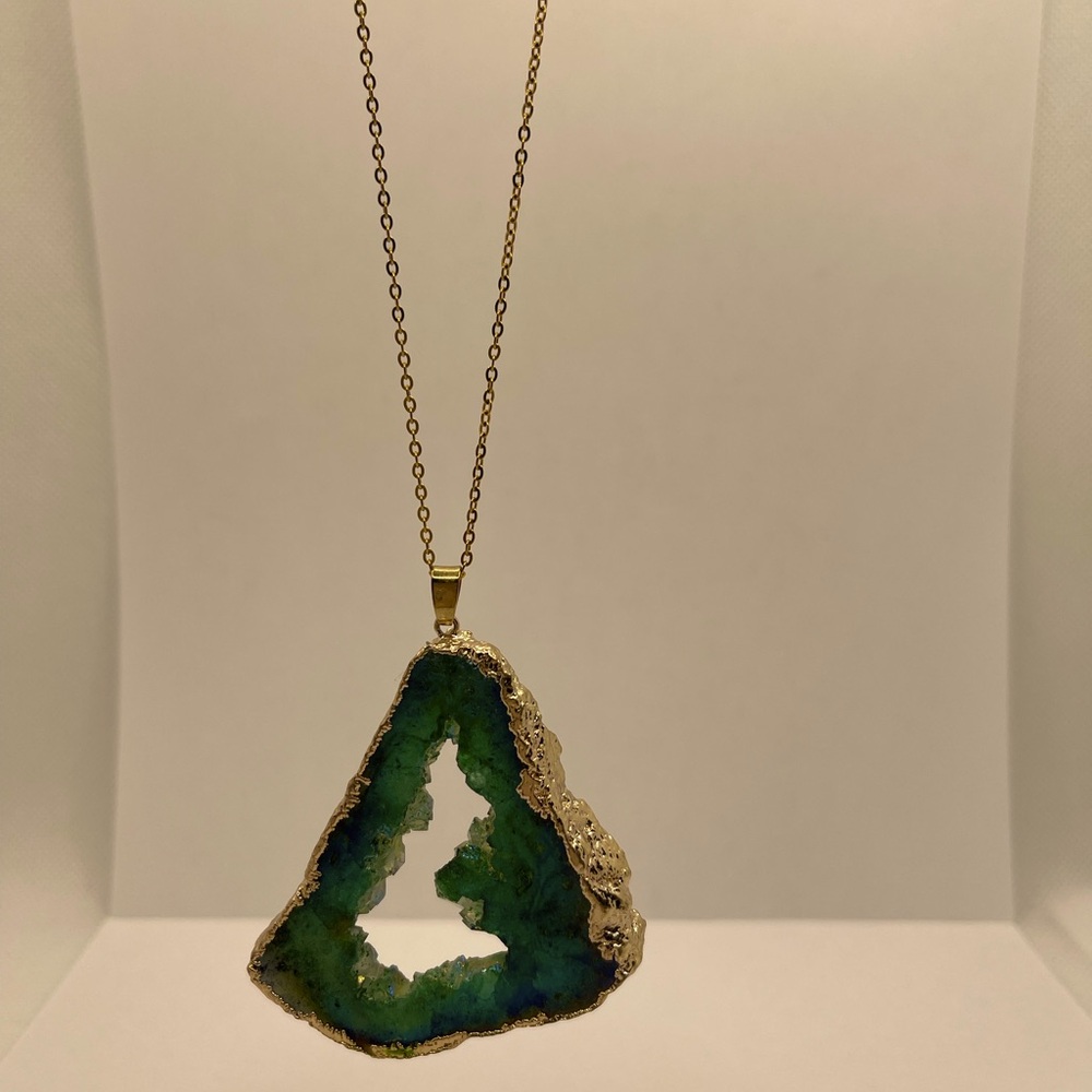 Natural Geode Stone & Crystal Quartz Christmas King Noble Fir Green Necklace